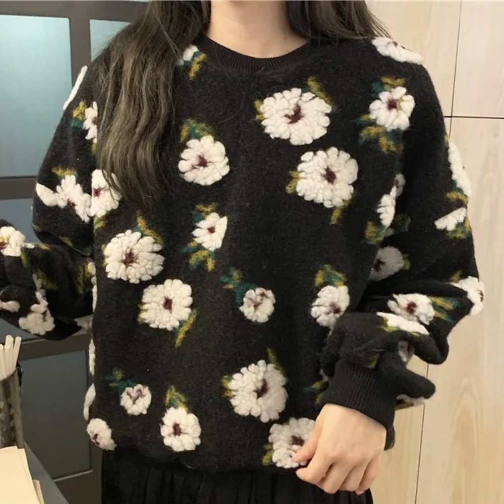 Akaiv Women’s Black Floral Print Sweater Size Large